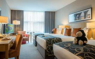Отель Clayton Hotel Cork City Корк Номер с двуспальной и односпальной кроватью-2